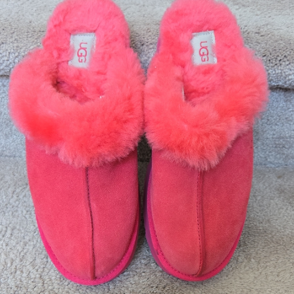 UGG Women's Vibrant Pink Fluffy Slippers